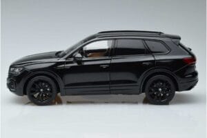 Volkswagen Touareg CR Black FAW 1:18 LTC761021BLA Diecast — photo 4 of 7