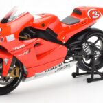 Yamaha YZR-M1 Marlboro Yamaha Team #3 M. Biaggi MotoGP 2002 Minichamps 1:12 - image 2 of 4