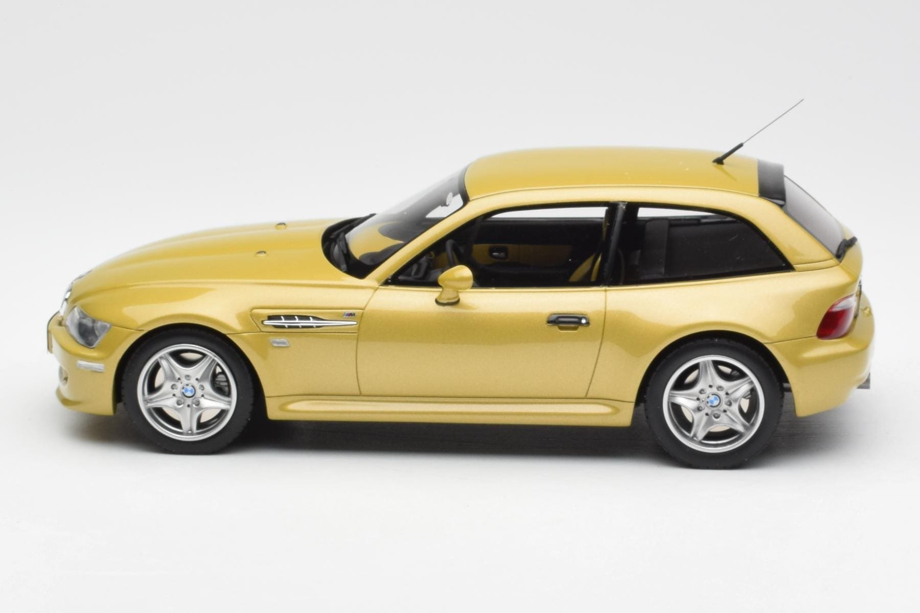 BMW Z3 M Coupe 3.2 Phoenix Yellow Otto 1:18 OT866 Resin — photo 3 of 6