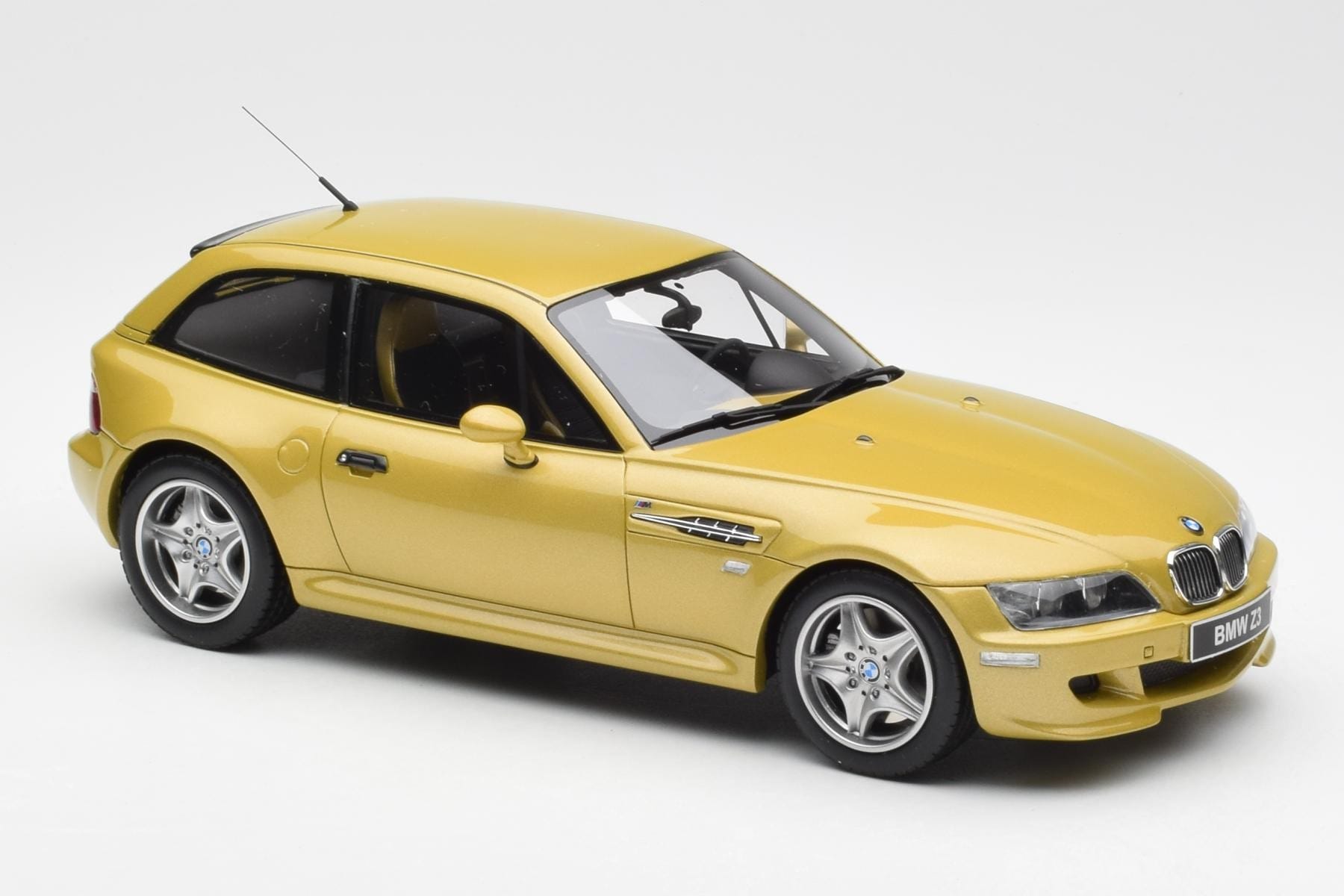 BMW Z3 M Coupe 3.2 Phoenix Yellow Otto 1:18 OT866 Resin — photo 4 of 6