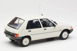 Peugeot 205 Junior White Otto 1:18 OT463 Resin — photo 2 of 6