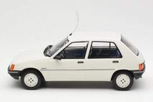 Peugeot 205 Junior White Otto 1:18 OT463 Resin — photo 3 of 6