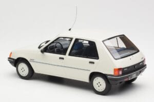 Peugeot 205 Junior White Otto 1:18 OT463 Resin — photo 5 of 6