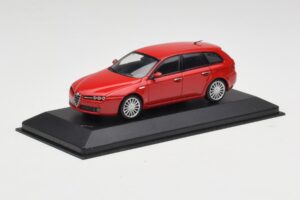 Alfa Romeo 159 Sportwagon Alfa Red Minichamps 1:43 400120511 Diecast — photo 2 of 4