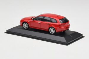 Alfa Romeo 159 Sportwagon Alfa Red Minichamps 1:43 400120511 Diecast — photo 3 of 4