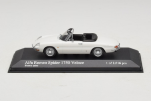 Alfa Romeo 1750 Spider Veloce White Minichamps 1:43 400120530 Diecast