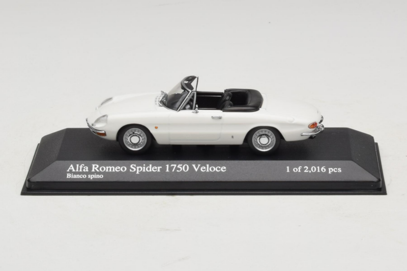 Alfa Romeo 1750 Spider Veloce White Minichamps 1:43 400120530 Diecast