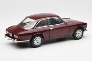 Alfa Romeo 2000 GTV Maroon Red Norev 1:18 187916 Diecast — photo 3 of 8