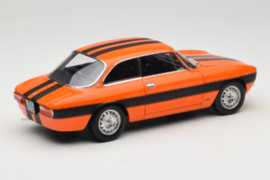 Alfa Romeo 2000 GTV Orange Norev 1:18 187918 Diecast — photo 3 of 8