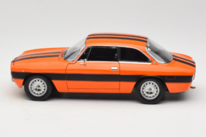 Alfa Romeo 2000 GTV Orange Norev 1:18 187918 Diecast — photo 4 of 8