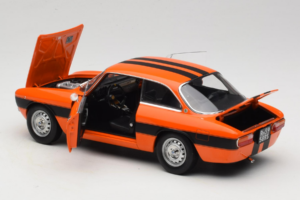 Alfa Romeo 2000 GTV Orange Norev 1:18 187918 Diecast — photo 5 of 8