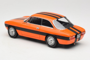 Alfa Romeo 2000 GTV Orange Norev 1:18 187918 Diecast — photo 7 of 8