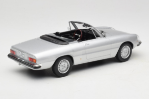 Alfa Romeo 2000 Spider Silver Norev 1:18 187884 Diecast — photo 2 of 6