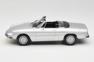 Alfa Romeo 2000 Spider Silver Norev 1:18 187884 Diecast — photo 3 of 6