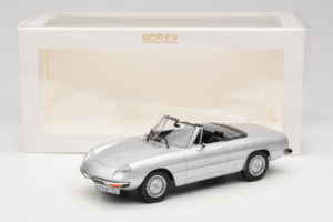 Alfa Romeo 2000 Spider Silver Norev 1:18 187884 Diecast — photo 6 of 6