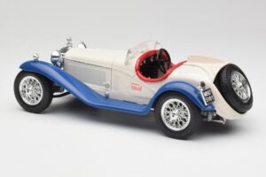 Alfa Romeo 2300 Spider White & Blue Bburago 1:18 3008-M1 Diecast — photo 5 of 6