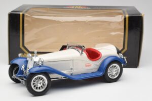Alfa Romeo 2300 Spider White & Blue Bburago 1:18 3008-M1 Diecast — photo 6 of 6