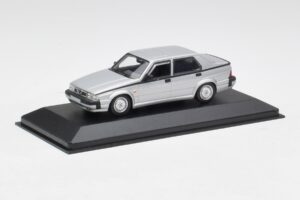 Alfa Romeo 75 3.0 V6 Silver Minichamps 1:43 400120461 Diecast — photo 2 of 4
