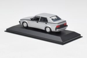 Alfa Romeo 75 3.0 V6 Silver Minichamps 1:43 400120461 Diecast — photo 3 of 4