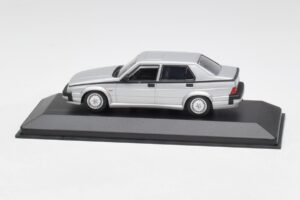 Alfa Romeo 75 3.0 V6 Silver Minichamps 1:43 400120461 Diecast