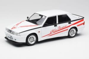 Alfa Romeo 75 Turbo Evoluzione White MCG 1:18 MCG18430 Diecast