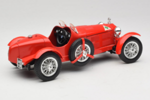 Alfa Romeo 8C 2300 Monza Red Bburago 1:18 3014 Diecast — photo 2 of 6