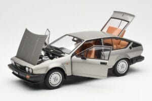 Alfa Romeo Alfetta GTV 2.0 Grey Metallic AUTOart 1:18 70147 Diecast — photo 2 of 8