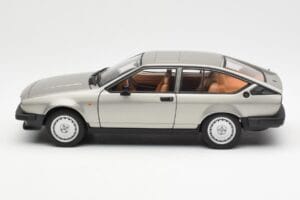 Alfa Romeo Alfetta GTV 2.0 Grey Metallic AUTOart 1:18 70147 Diecast — photo 4 of 8