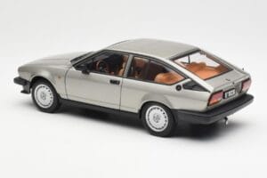 Alfa Romeo Alfetta GTV 2.0 Grey Metallic AUTOart 1:18 70147 Diecast — photo 7 of 8