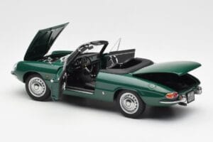 Alfa Romeo Duetto Spider Green AUTOart 1:18 70138 Diecast — photo 5 of 8