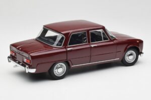 Alfa Romeo Giulia 1300 Dark Red Minichamps 1:18 180120906 Diecast — photo 3 of 8