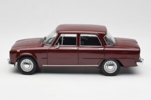 Alfa Romeo Giulia 1300 Dark Red Minichamps 1:18 180120906 Diecast — photo 4 of 8