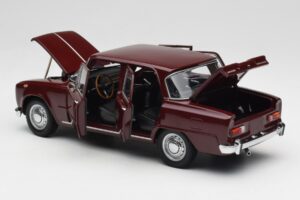 Alfa Romeo Giulia 1300 Dark Red Minichamps 1:18 180120906 Diecast — photo 5 of 8
