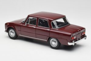 Alfa Romeo Giulia 1300 Dark Red Minichamps 1:18 180120906 Diecast — photo 7 of 8
