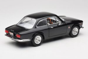 Alfa Romeo Giulia Sprint GTA Black Road Signature 1:18 92348 Diecast — photo 3 of 8