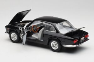 Alfa Romeo Giulia Sprint GTA Black Road Signature 1:18 92348 Diecast — photo 5 of 8