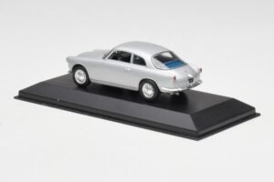 Alfa Romeo Giulietta Sprint Silver Minichamps 1:43 400120400 Diecast — photo 3 of 4