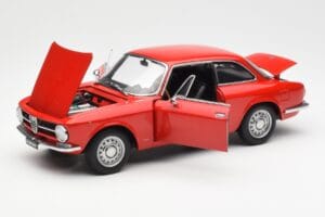 Alfa Romeo GT 1300 Junior LHD Red AUTOart 1:18 70131 Diecast — photo 2 of 8
