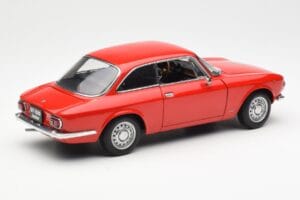 Alfa Romeo GT 1300 Junior LHD Red AUTOart 1:18 70131 Diecast — photo 3 of 8
