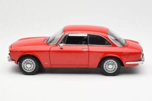 Alfa Romeo GT 1300 Junior LHD Red AUTOart 1:18 70131 Diecast — photo 4 of 8