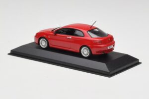 Alfa Romeo GT Alfa Red Minichamps 1:43 400120321 Diecast — photo 3 of 4