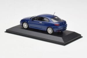 Alfa Romeo GT Dark Blue Metallic Minichamps 1:43 400120326 Diecast — photo 3 of 4