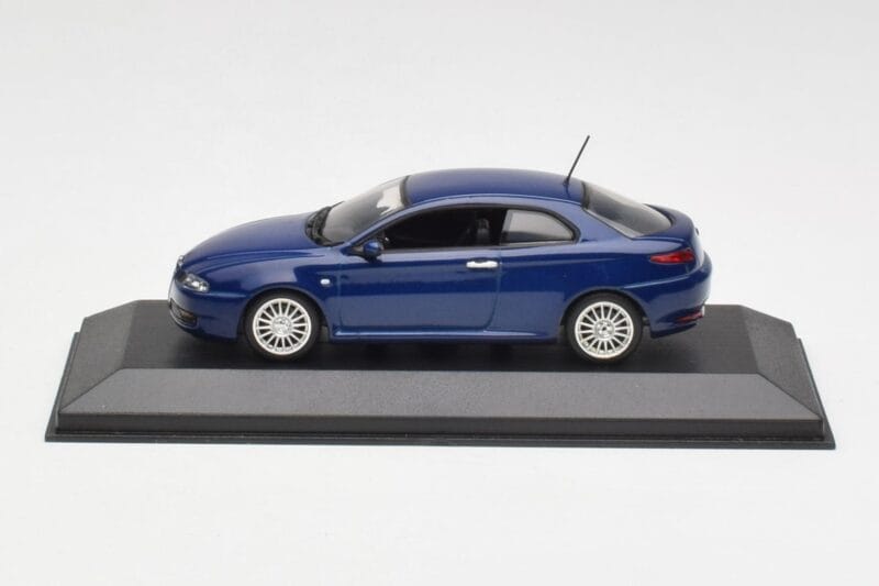 Alfa Romeo GT Dark Blue Metallic Minichamps 1:43 400120326 Diecast