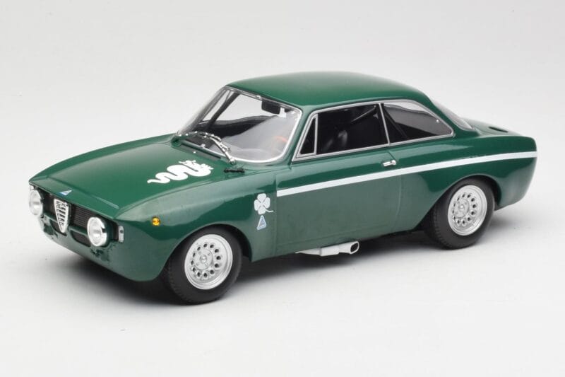 Alfa Romeo GTA 1300 Junior Green Minichamps 1:18 155120022 Diecast