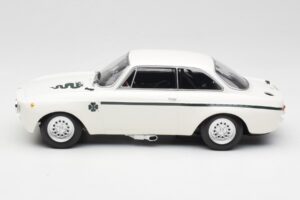 Alfa Romeo GTA 1300 Junior White Minichamps 1:18 155120021 Diecast — photo 3 of 6