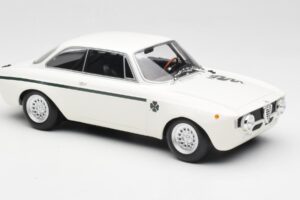 Alfa Romeo GTA 1300 Junior White Minichamps 1:18 155120021 Diecast — photo 4 of 6
