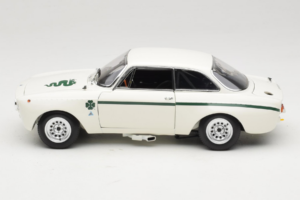 Alfa Romeo GTA 1300 Junior White Minichamps 1:18 100120501 Diecast — photo 4 of 8