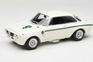 Alfa Romeo GTA 1300 Junior White Minichamps 1:18 100120501 Diecast