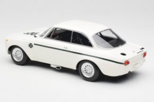 Alfa Romeo GTA 1300 Junior White Minichamps 1:18 155120021 Diecast — photo 5 of 6