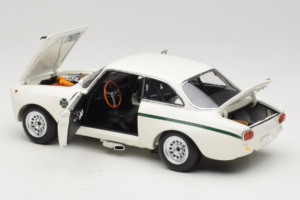 Alfa Romeo GTA 1300 Junior White Minichamps 1:18 100120501 Diecast — photo 5 of 8